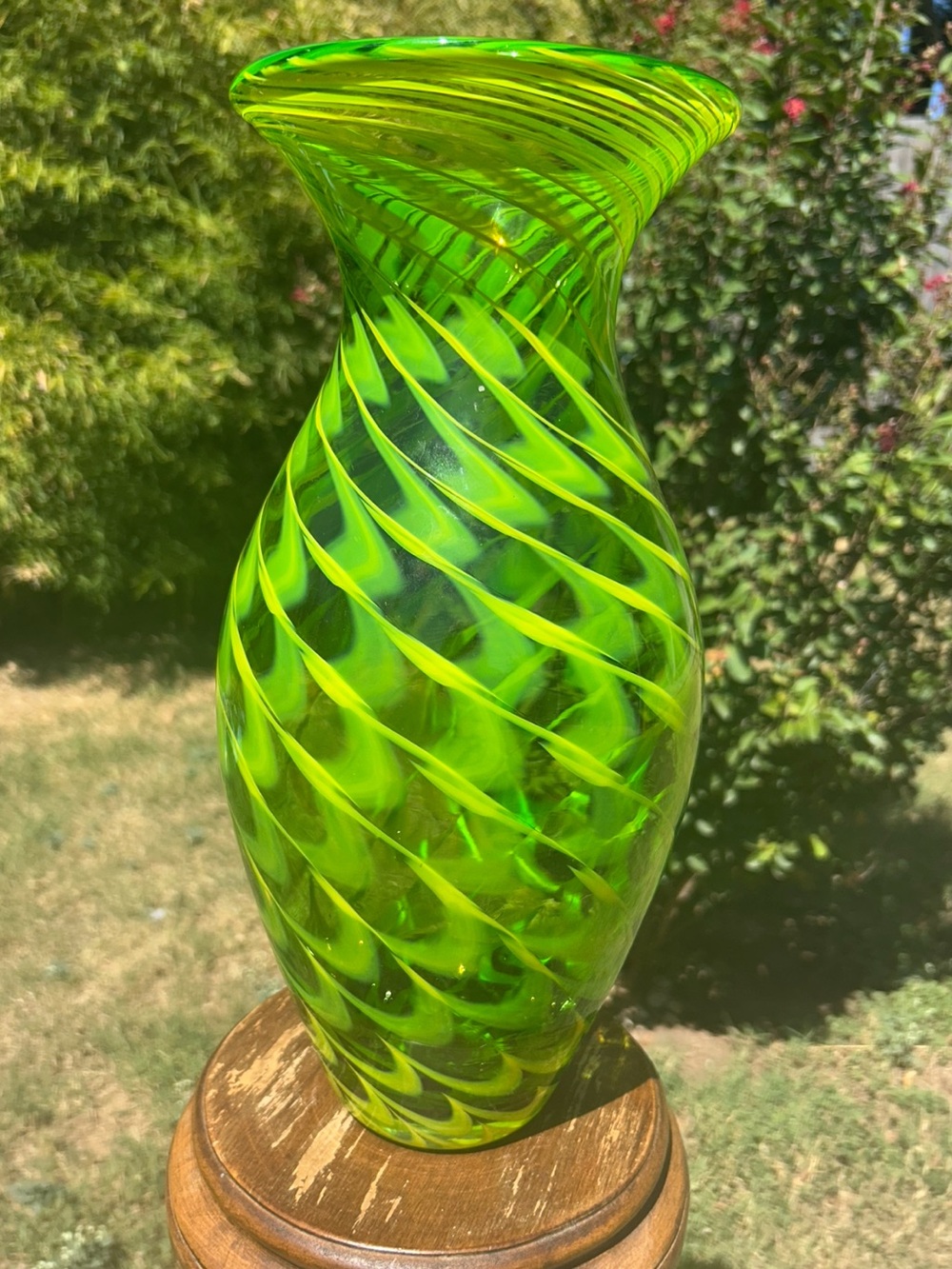 Murano Green Art hand blown Glass Vase. Stunning!